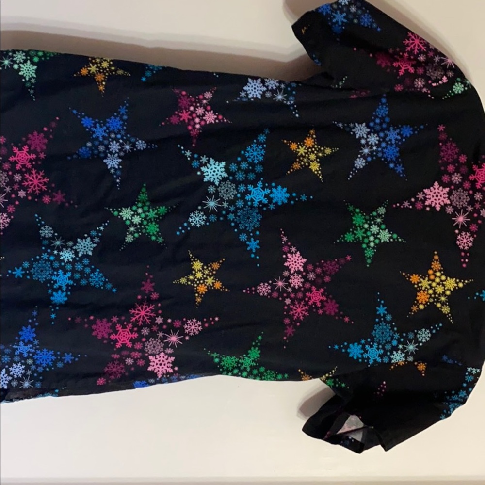 Small Snowflake Scrub Top - Picture 4 of 4